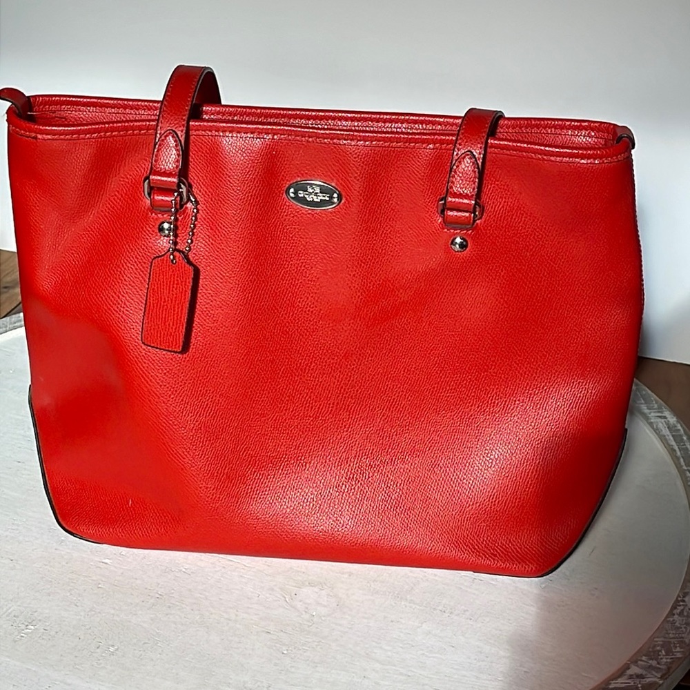 Coach tote bag in a gorgeous shade of Orange